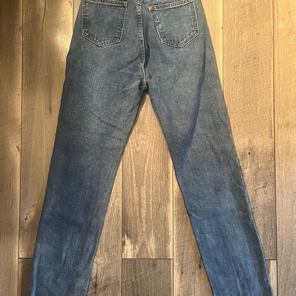 👖♥️NWT Pretty Little Thing NWT Mid Blue Wash Long Leg Straight Jeans Size 0 - Picture 7 of 9